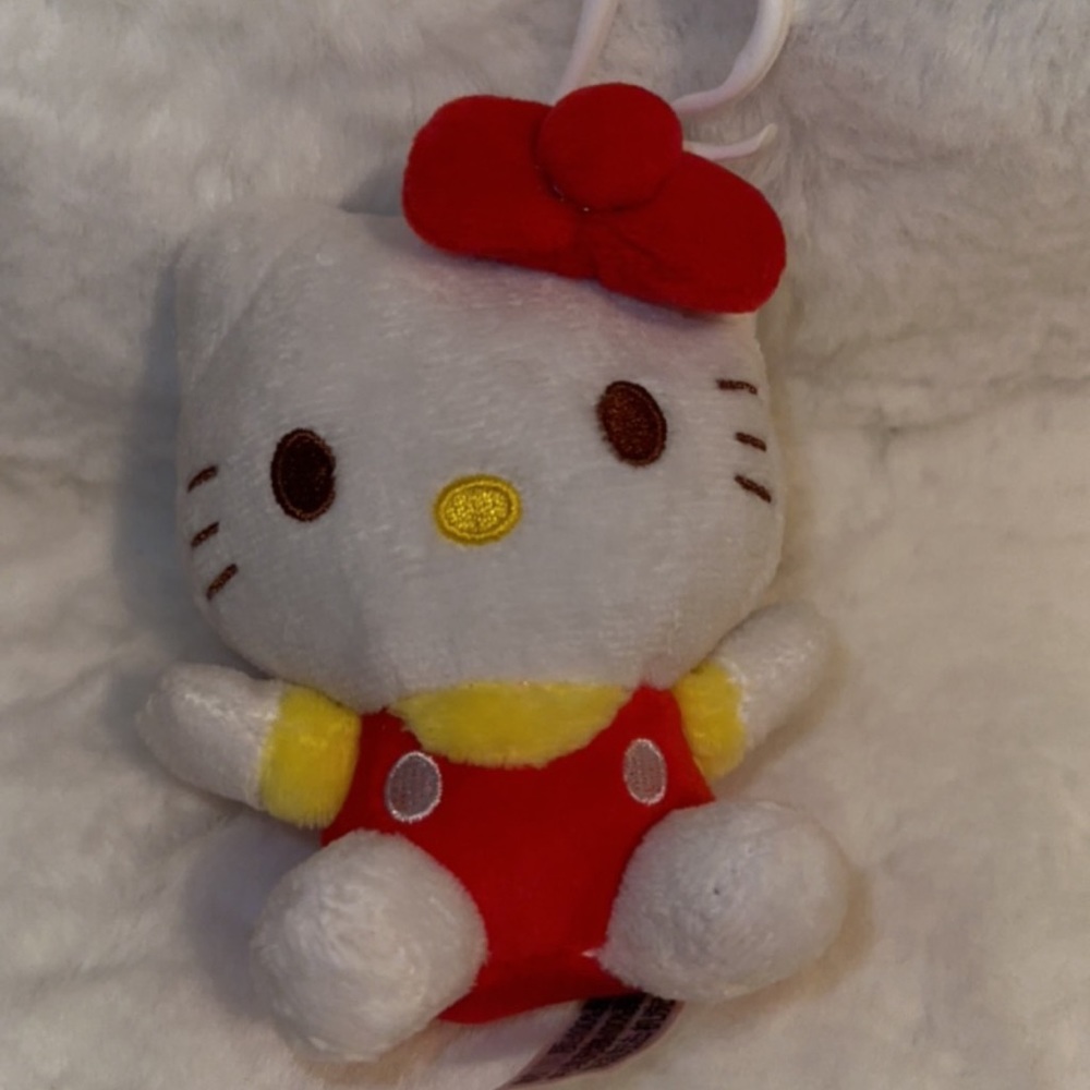 Hello kitty keychain